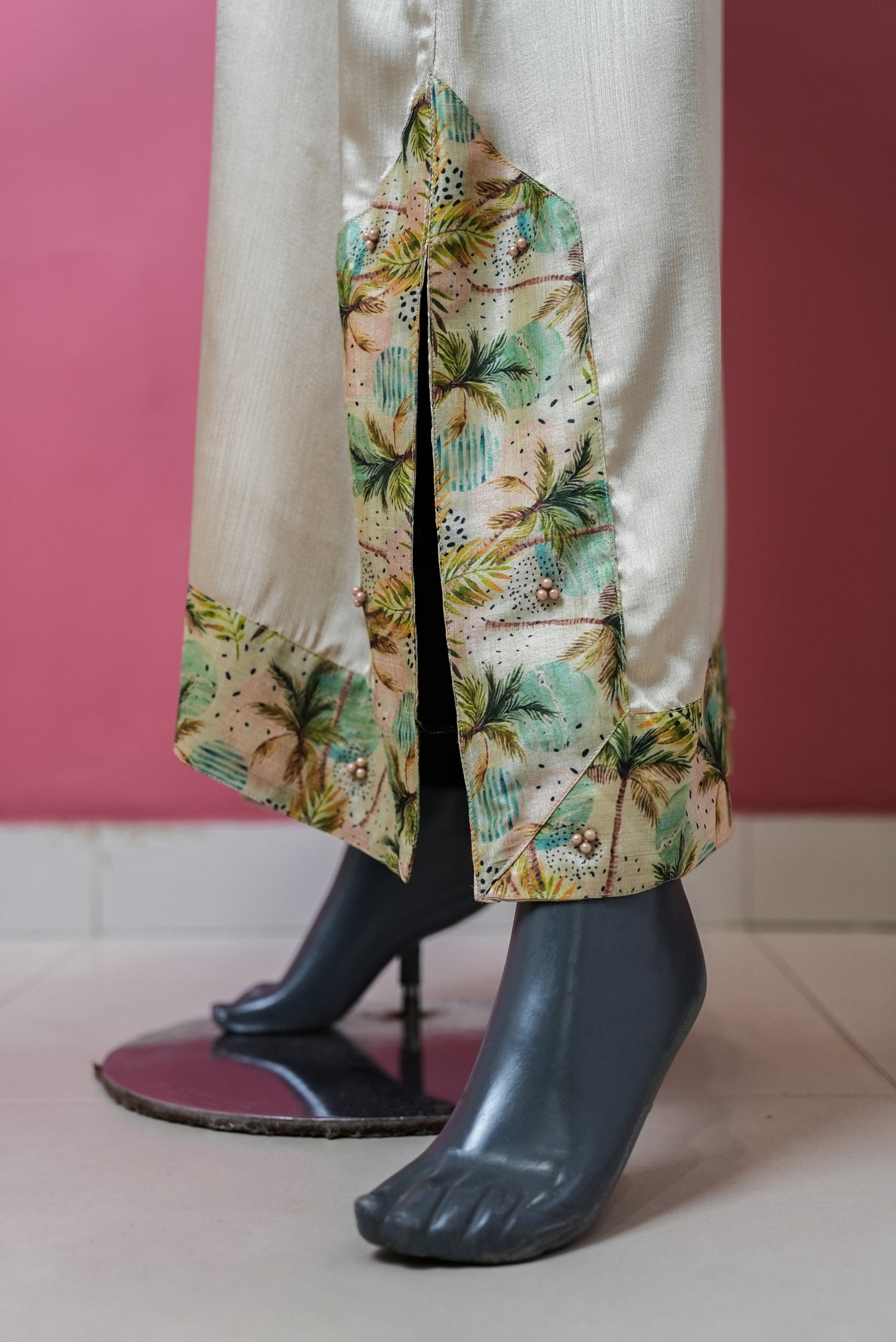 Elegant Cream Kurta with Embroidery and Printed Borders