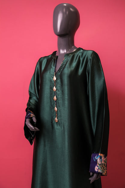 Regal Grace in Emerald Elegance